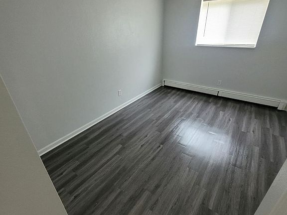 5th image of 890 Parkview Ave APT 18D