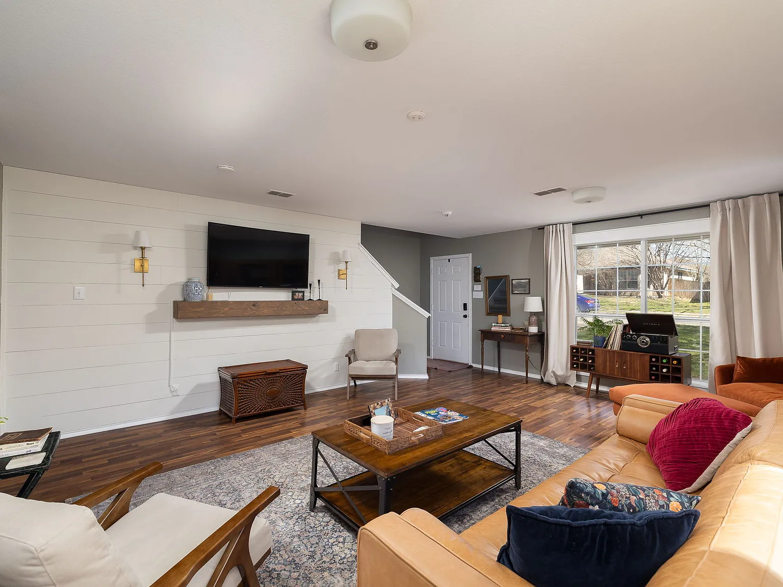 3 bed, 2.5 bath, 2575 sqft, $2,100 — Photo 4