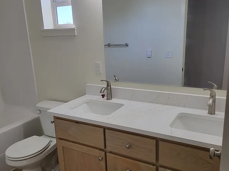 1083 Kennedy St — Photo 2