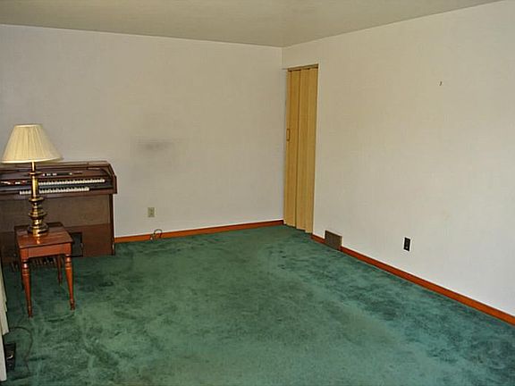 2nd image of 464 Lincoln Ave
