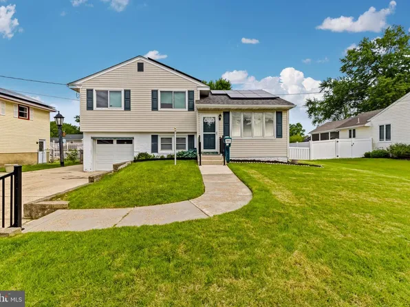63 Pleasant Valley Dr, Woodbury, NJ 08096