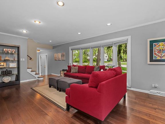 3rd image of 185 Carlisle Ave