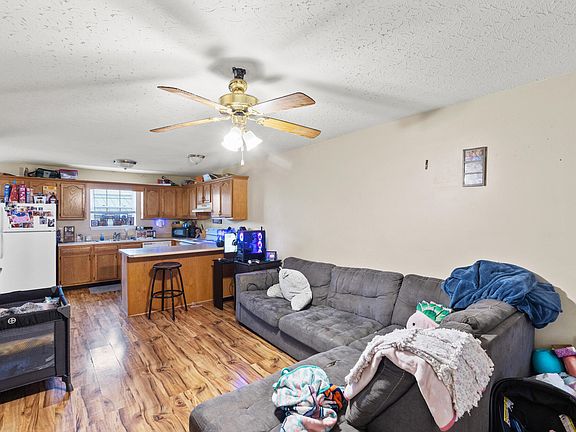 4th image of 710/712 Cobbler Ln E
