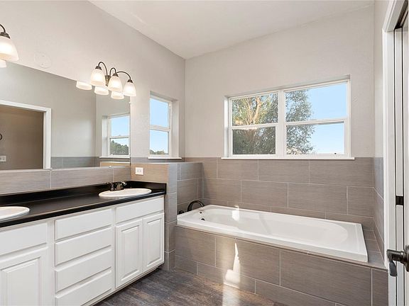 5th image of 1100 Lawson Ln