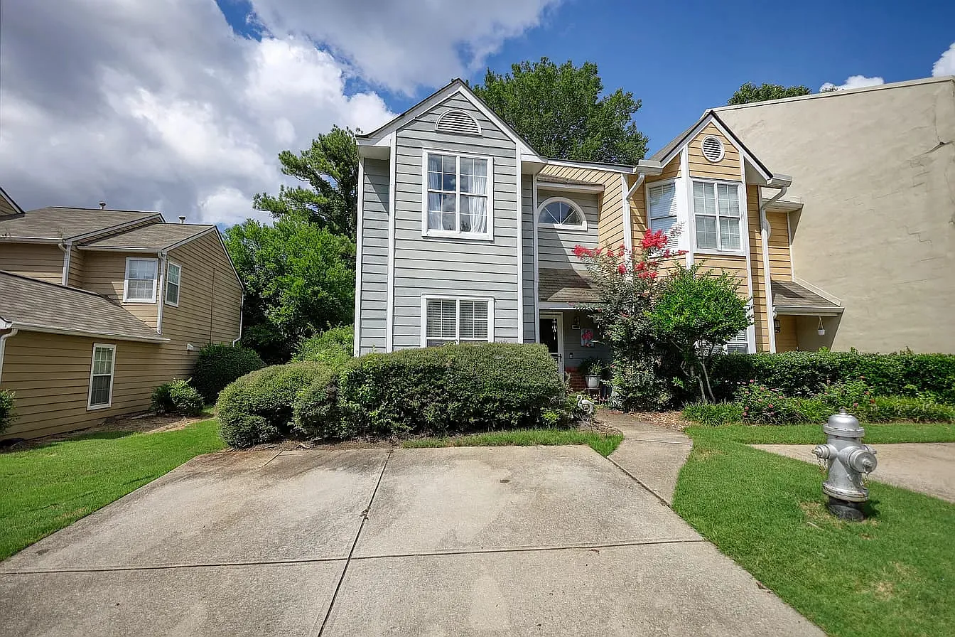 2 bed, 2.5 bath, 1356 sqft, $1,900 — Photo 3