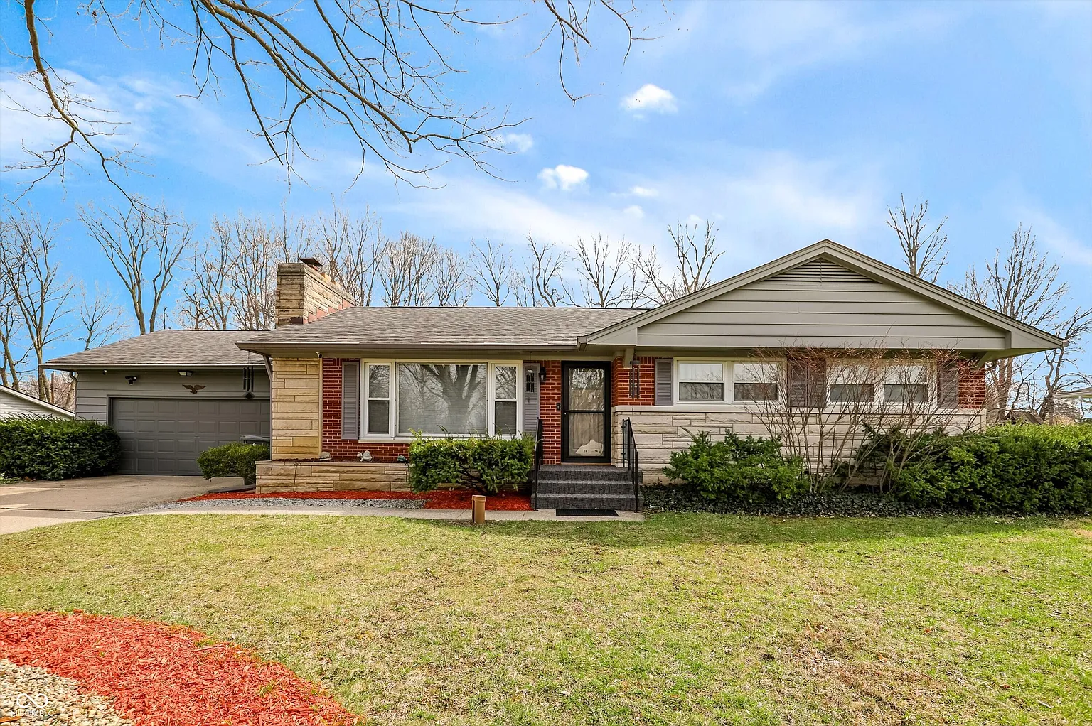6321 Saint James Dr photo 1