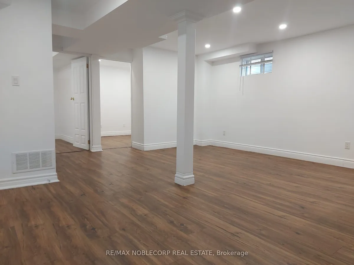 Building Photo - 40 Gray Cres #BASEMENT