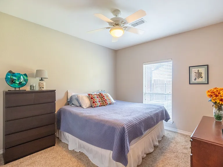 364 Alexandra Dr — Photo 32