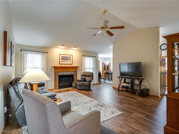 4th image of 1481 Brookridge Ave