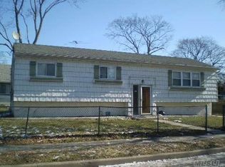 24 Lessing Pl, Freeport, NY 11520