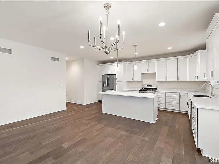 2911 Walsh Dr — Photo 15