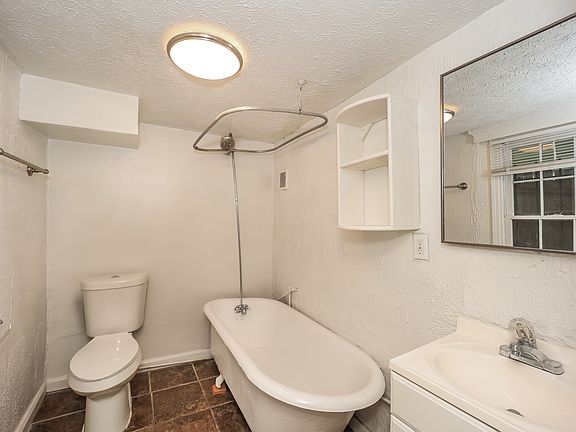 3rd image of 853 Myrtle St NE #6