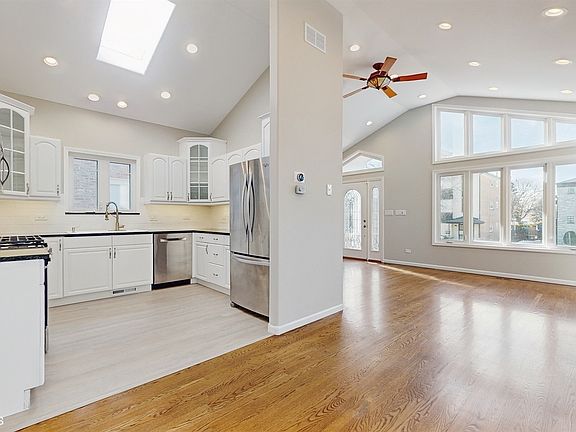 4th image of 2823 N 73rd Ct