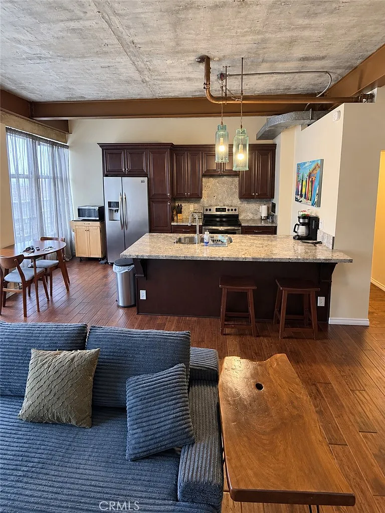 2 bed, 820 sqft, $2,800 — Photo 3