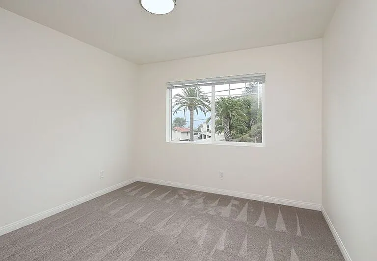 4358-4360 Ocean View Blvd #4358 — Photo 7