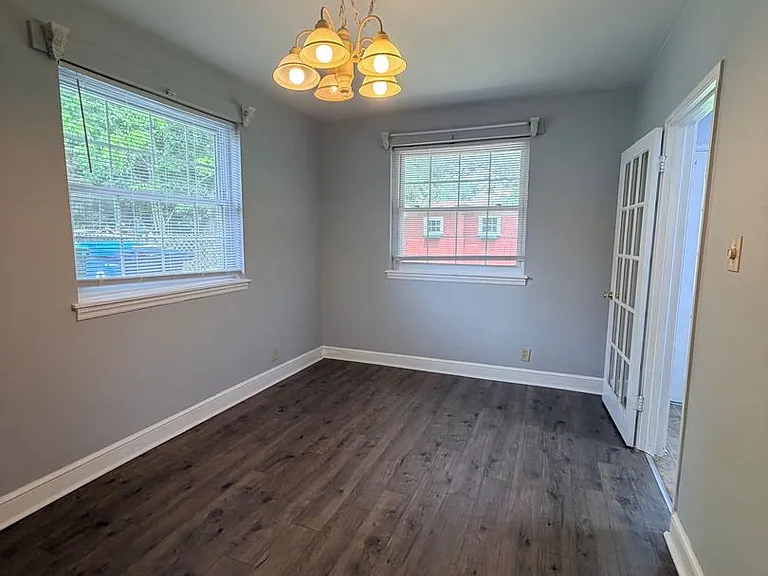 302 Bowles Ave — Photo 7