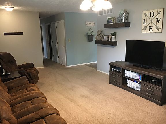 3rd image of 1111 Lawndale Dr