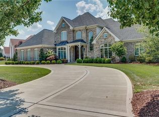 224 Lakeview Dr, Coraopolis, PA 15108