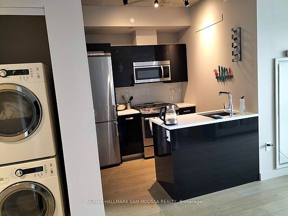 4th image of 224 Lyon St N #1401