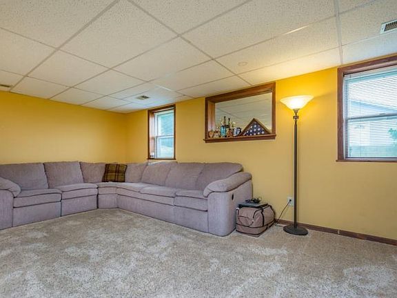 3rd image of 419 Fairview Dr