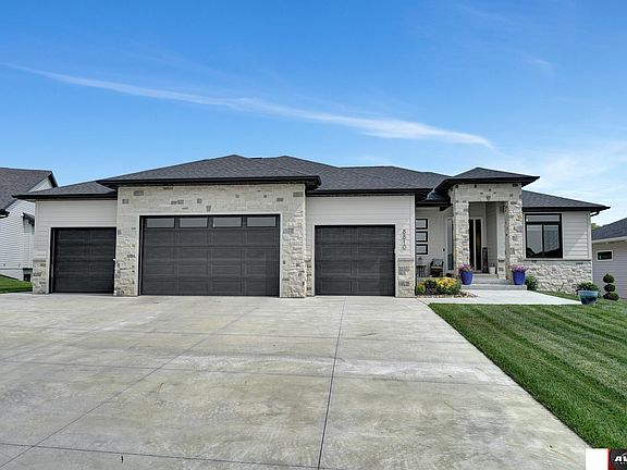 3rd image of 8810 Shadow Creek Ln