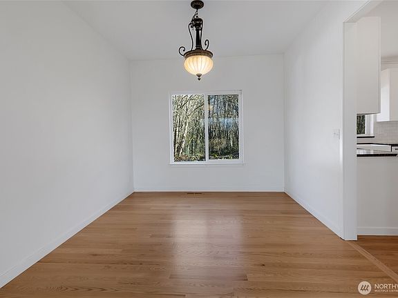 5th image of 758 Tufts Avenue E