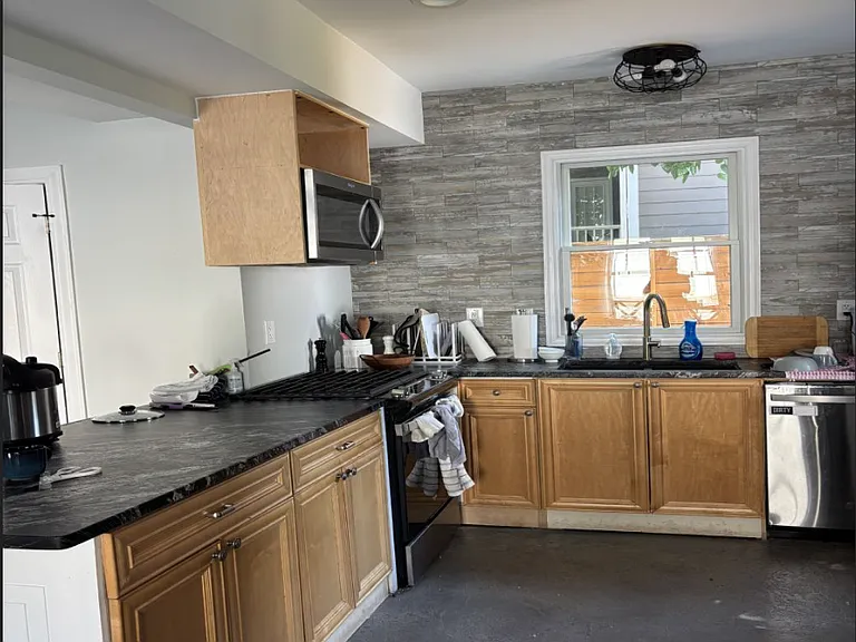 210 Armour St — Photo 3