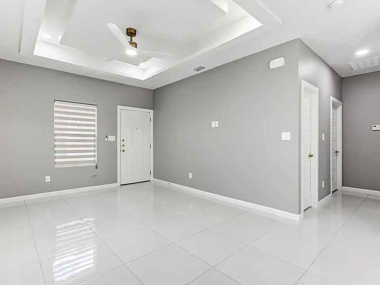 1802 W Violet Dr #2 — Photo 2