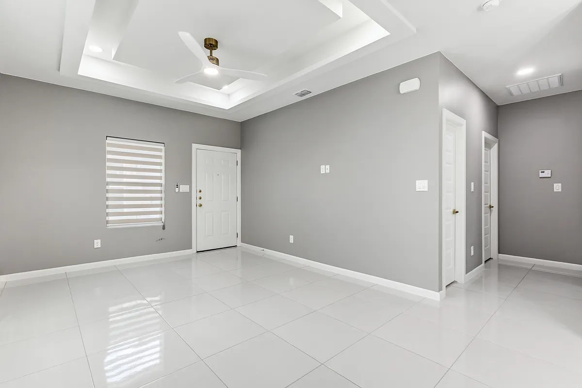 Building Photo - 1802 W Violet Dr #2