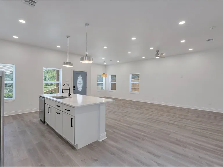 1515 Morrell Ave — Photo 9