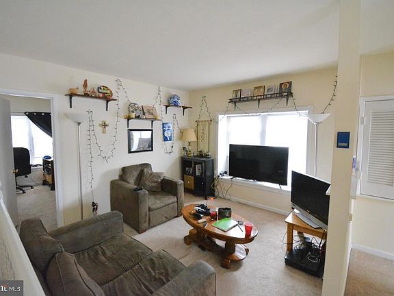 2nd image of 4417 Dexter St Floor 3