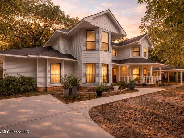 1613 Fairhaven Dr, Gautier, MS 39553