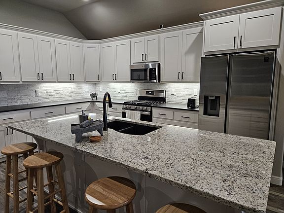 5th image of 10104 S 231st Eastavenue