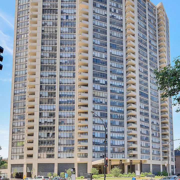 1st image of 3930 N Pine Grove Ave APT 2812