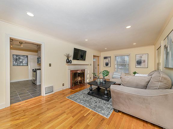 3rd image of 1132 Parker Ave