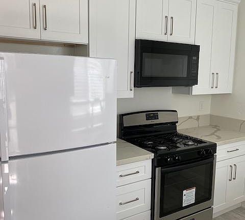 5th image of 3868 Lamont St