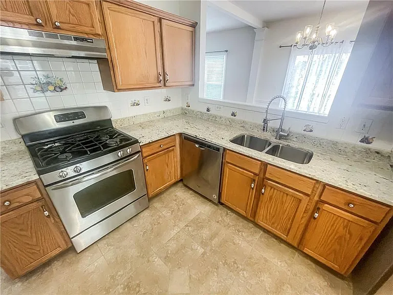 140 Calborne Ct — Photo 14
