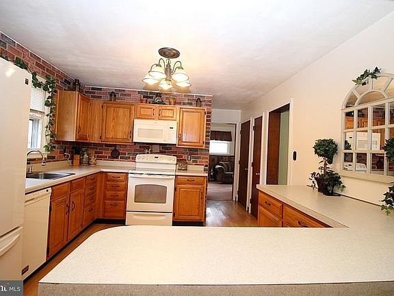 5th image of 133 E Elgin Ct