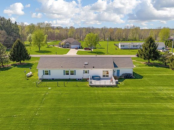 4th image of 70915 Sterling Dr