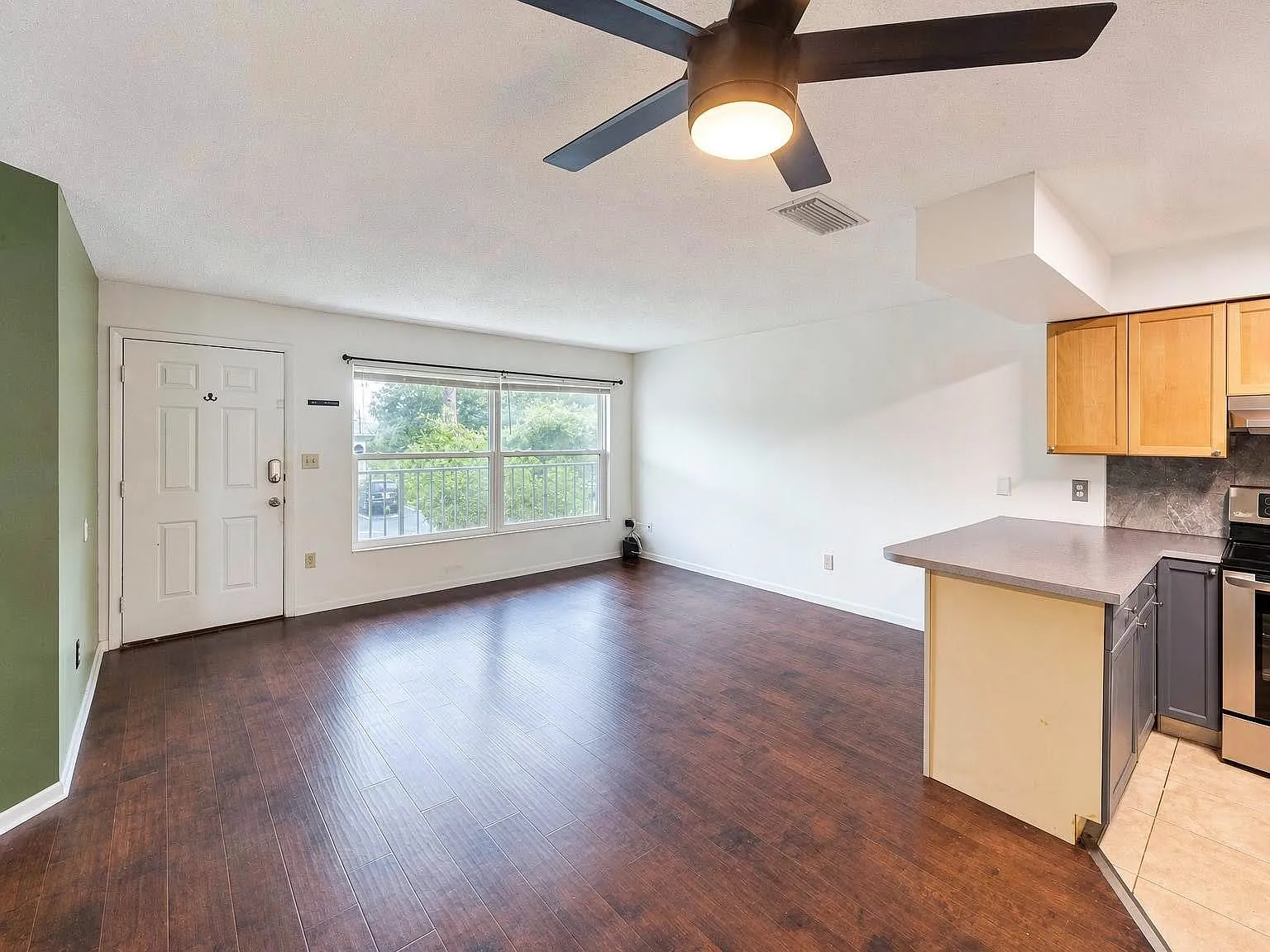 2 bed, 1.5 bath, 896 sqft, $1,500 — Photo 4