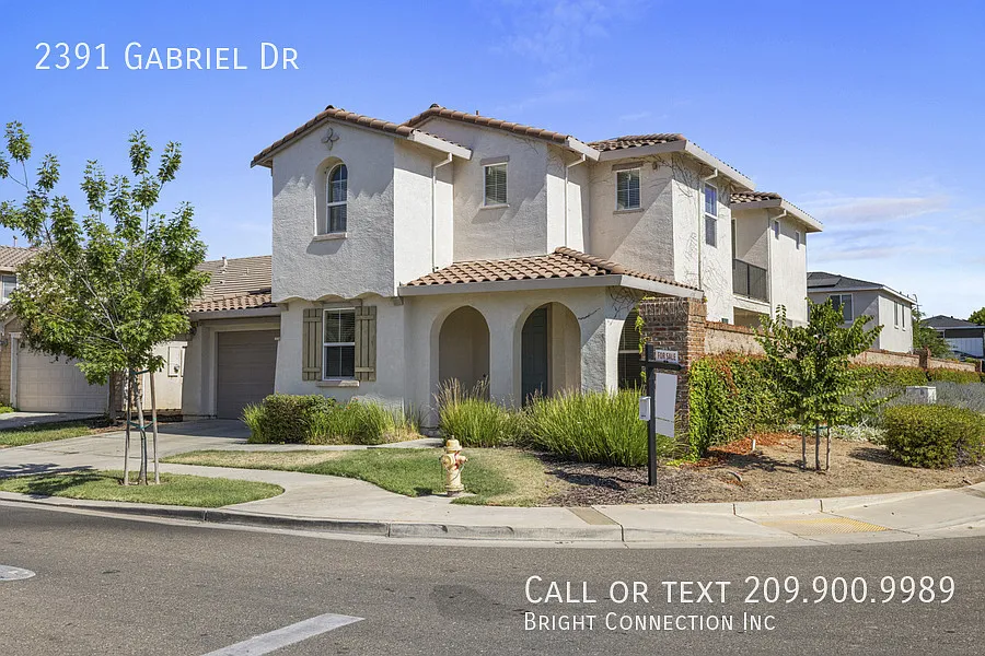 5 bed, 3.5 bath, 2903 sqft, $2,650 — Photo 2
