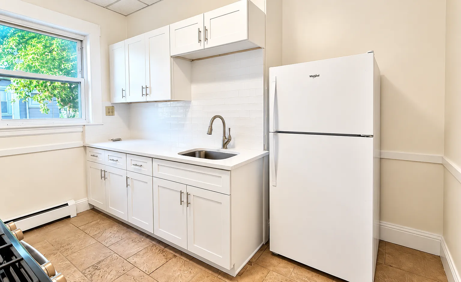 3 bed, 850 sqft, $2,500 — Photo 4