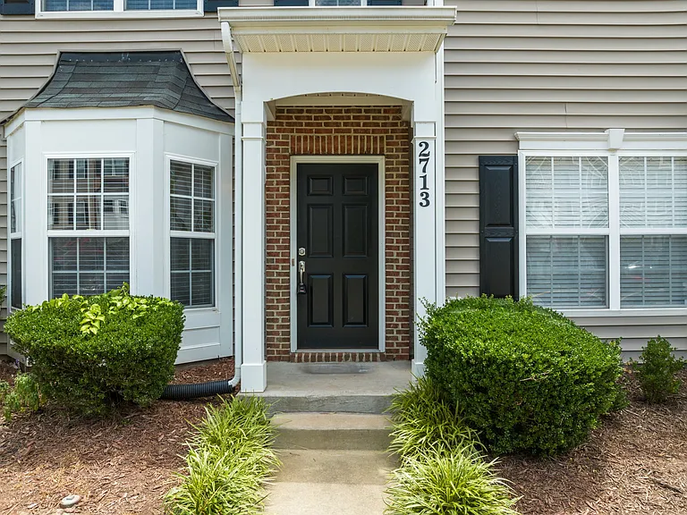 2713 Wyntercrest Ln — Photo 2