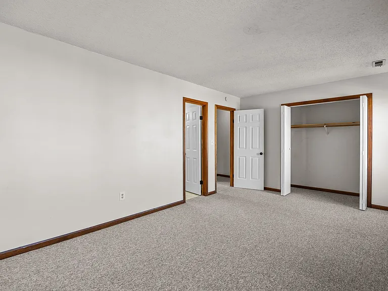 807 Foxmoore Ct — Photo 17
