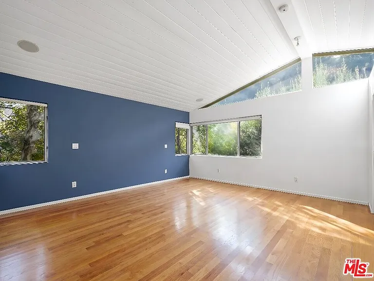 1700 San Ysidro Dr — Photo 12
