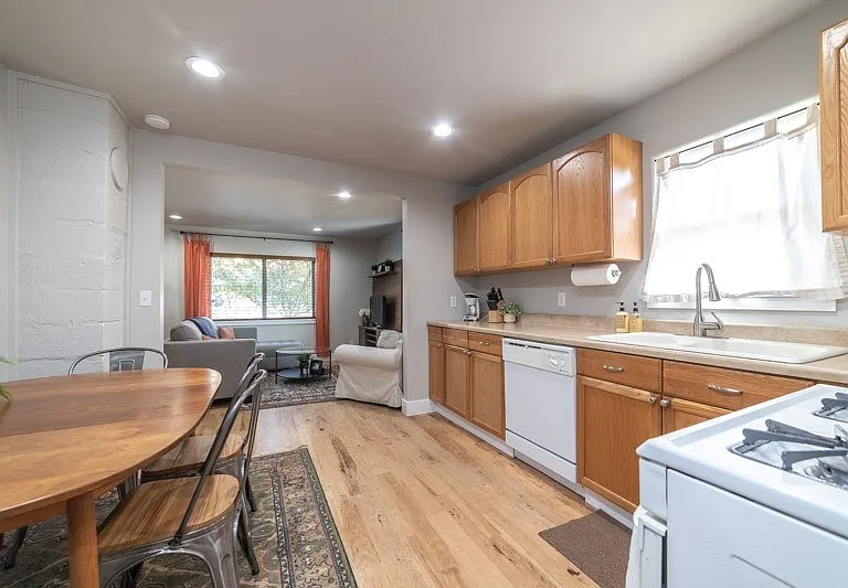 111 Bond St — Photo 10