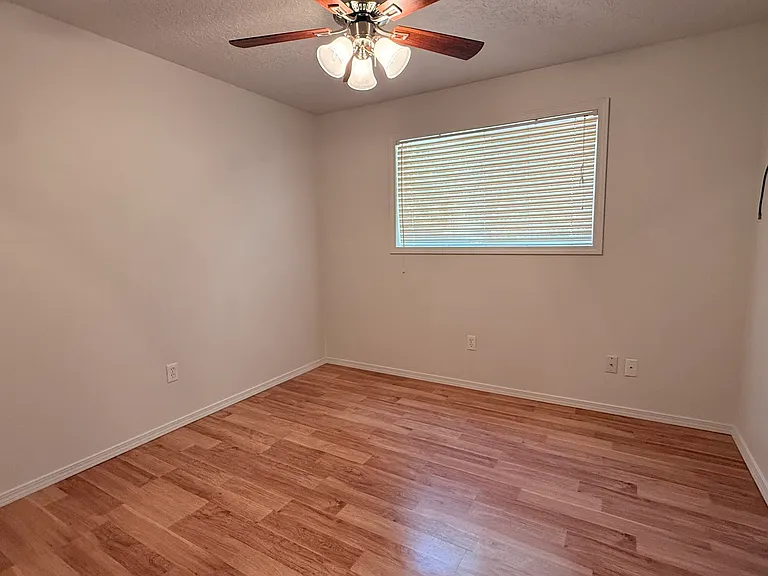 204 NE 148th Ave — Photo 11