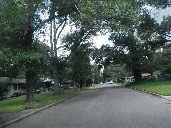 2nd image of 920 Allison St