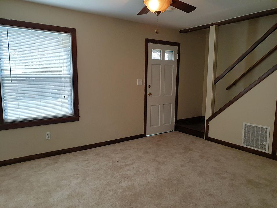 1st image of 15 Valley Pl S