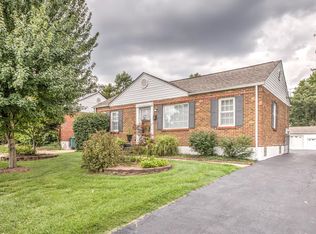 9101 Ione Ln, Saint Louis, MO